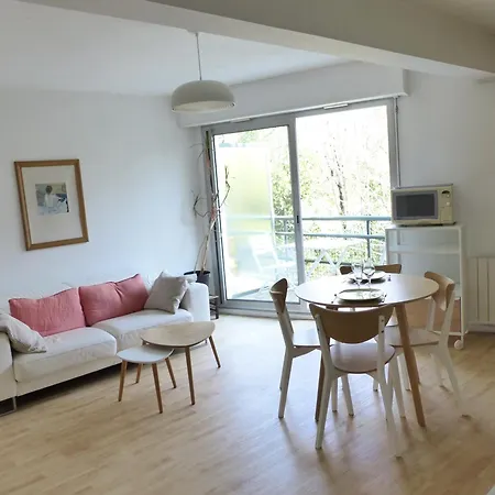 Daire Chezine, T2 Au Calme Avec Balcon, 2pers Et Parking