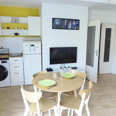 Chezine, T2 Au Calme Avec Balcon, 2pers Et Parking