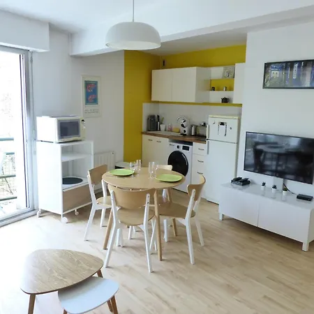 Chezine, T2 Au Calme Avec Balcon, 2pers Et Parking Apartment *