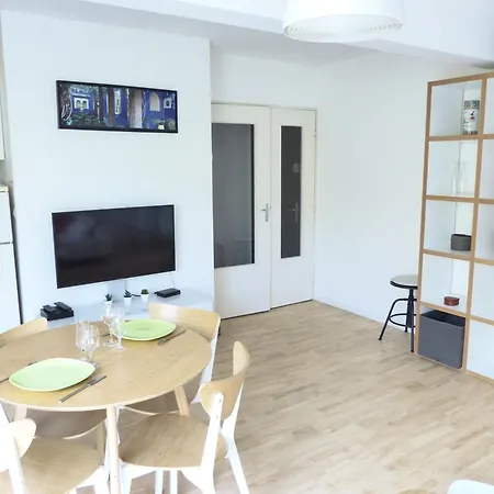 Chezine, T2 Au Calme Avec Balcon, 2pers Et Parking