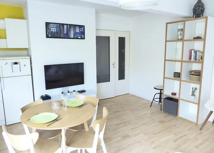 Chezine, T2 Au Calme Avec Balcon, 2pers Et Parking